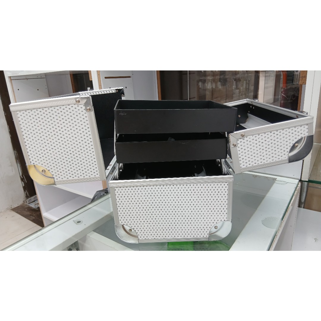 کیف میکاپ و لوازم ارایشی الومینیومی طرح دار جعبه ارایش حرفه ایی